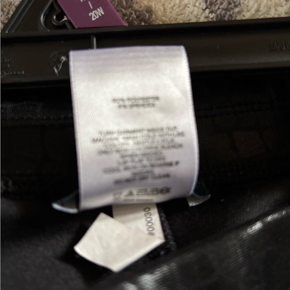 Express Black Textured Leggings - Picture 6 of 6